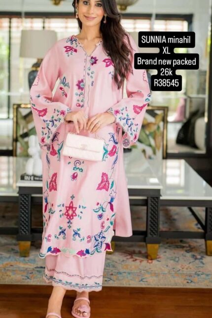 SUNNIA MINAHIL R38545